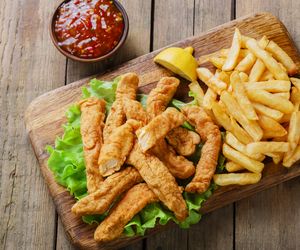 Pierś kurczaka marynowana w żółtkach: niewiarygodny przepis na soczyste stripsy