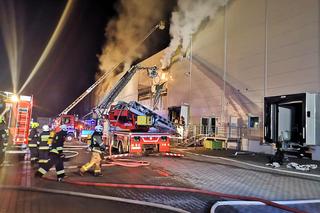 Pożar zakładów Tarczyński pod Wrocławiem. Zdjęcia straży pożarnej