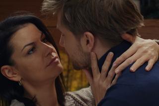 M jak miłość odc. 1719. Patrycja (Alżbeta Lenska), Łukasz (Jakub Józefowicz)