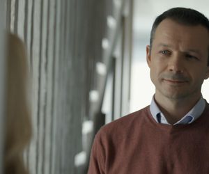 Barwy szczęścia, odcinek 3196: Karolina (Marta Dąbrowska), Bruno (Lesław Żurek)