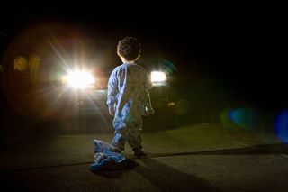 2-latek wybrał się wieczorem do babci. Mama nie zorientowała się, że chłopca nie ma w domu