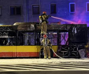 Autobus stanął w ogniu. Spłonął doszczętnie! W środku byli pasażerowie