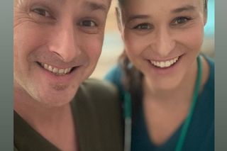 Na dobre i na złe nowy sezon. Aleks /Aleś Zagajewski (Paweł Małaszyński), Iga Kaczorowska (Anna Szymańczyk) na planie