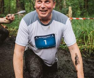 Festiwal Życia w Kokotku. Zdjęcia z czwartego dnia imprezy. Bieg Festiwalowicza i biskup w błocie