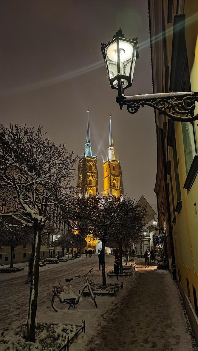 Ostrów Tumski we Wrocławiu w zimowej odsłonie. To miejsce trzeba odwiedzić [zdjęcia]