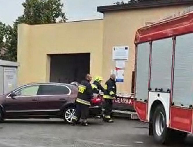 Zablokował wyjazd z remizy OSP i poszedł do kościoła. Strażacy nie mogli wyjechać, mężczyzna utonął