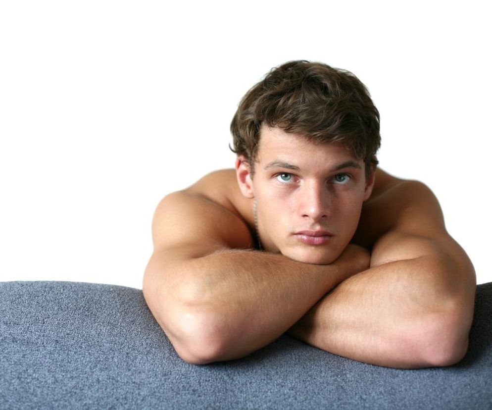 Żylaki powrózka nasiennego najczęściej pojawiają się u młodych mężczyzn.