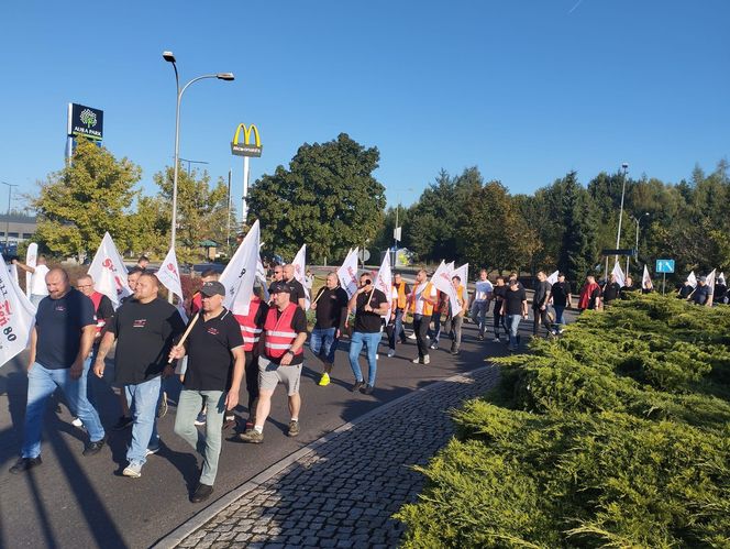 Protest górników w Jastrzębiu-Zdroju. Blokują kluczowe rondo i główne drogi