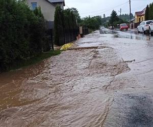 Po ulewach w powiecie ostrowieckim strażacy mają pełne ręce pracy