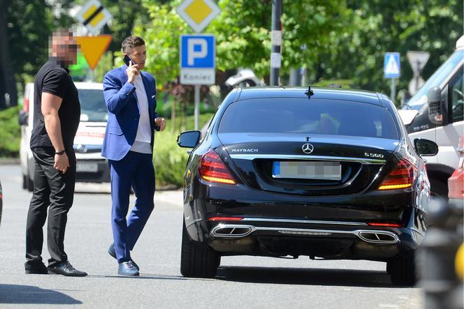 Robert Lewandowski w autach za miliony. Poznaj fury najlepszego piłkarza FIFA
