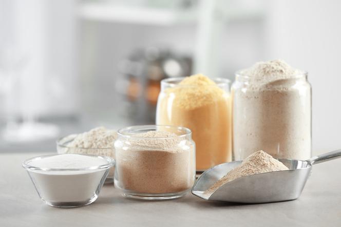 Typy mąki: jaka mąka pszenna na drożdżówkę, biszkopt, naleśniki i na chleb?