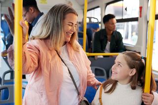 Jak rozmawiać z dzieckiem o szkole, by usłyszeć więcej niż „dobrze”?