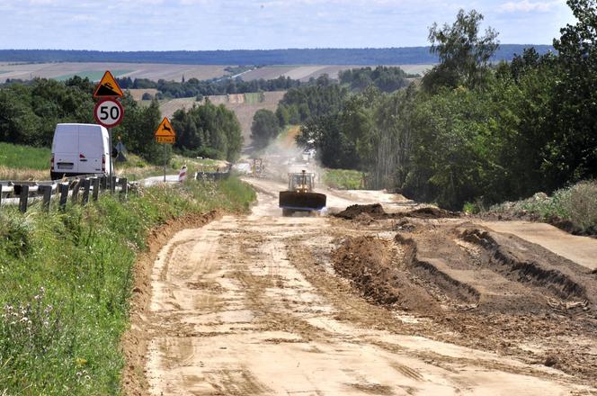 Trwa rozbudowa DK74 na odcinku  Gorajec-Szczebrzeszyn. Jaki jest postęp prac? [GALERIA]