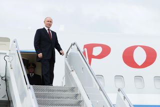 Kosmiczne plotki o Putinie! Miał egzoszkielet i platformy