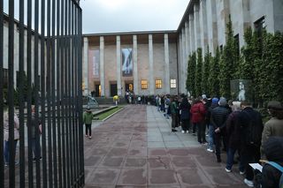 Noc Muzeów 2025. Warszawiacy szturmowali muzea nocą