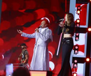 Michał Szpak tak się przejął na scenie, że zgubił mikrofon! Na szczęście nie był sam