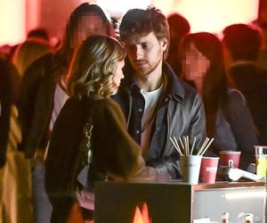 Maciej Musiał całował ukochaną na balkonie