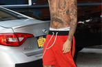 Justin Bieber bez koszulki. Znów pokazał na ulicy Nowego Jorku klatę... i tatuaże