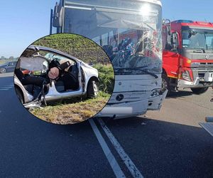 Trzy młode kobiety wjechały pod autobus. 27-latka nie przeżyła wypadku na DK5. Znamy kulisy tragedii [ZDJĘCIA]