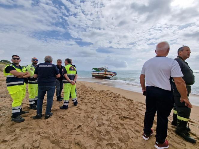 Makabryczne odkrycie na plaży na Sycylii! Nie żyje pięć osób