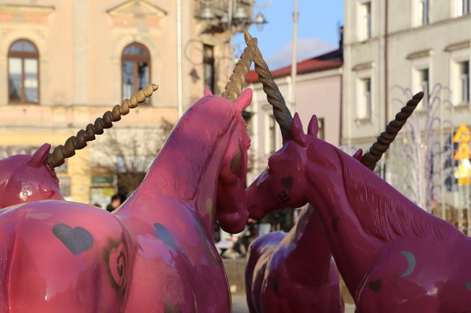 Różowe jednorożce na Placu Artystów w Kielcach