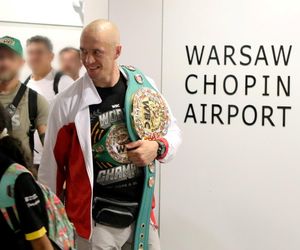 Powitanie Michała Cieślaka na lotnisku