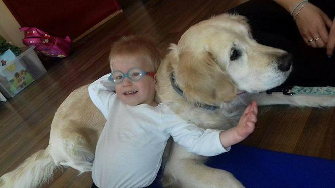 Olek Komar w czasie dogoterapii  w Osrodku dla Wyjatkowych Dzieci