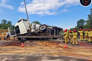 Totalna demolka na al. Prymasa Tysiąclecia. Ciężarówka uderzyła w bariery