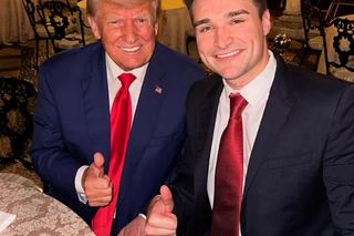 Szok na spotkaniu z Trumpem. Jego człowiek nagle upadł! Wszystko się nagrało