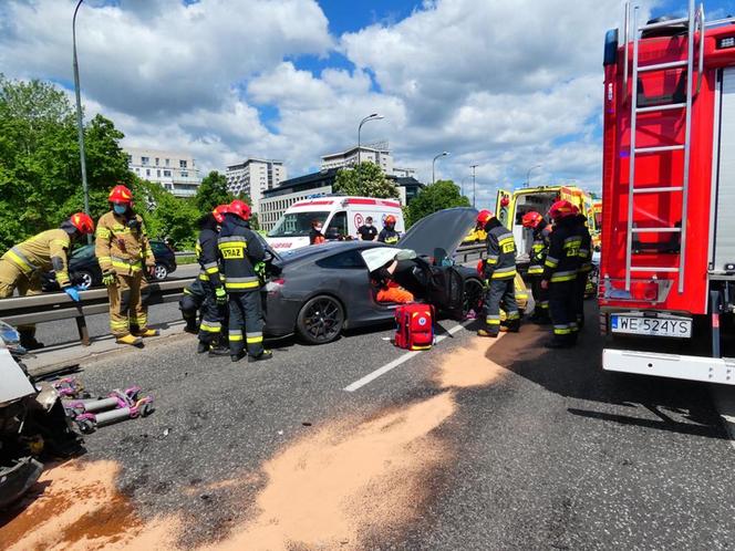 BMW roztrzaskało się na moście