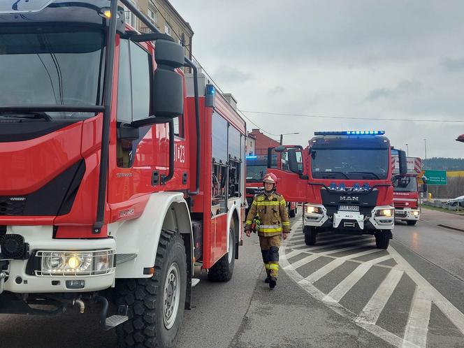 Pożar w kamienicy przy Iłżeckie w Starchowicach! W niedzielny poranek służby w akcji