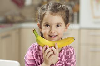 Prebiotyki dla dzieci: jakie mają działanie i czy warto je podawać?