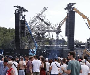 Tomorrowland 2025 ruszył! W tle nowej sceny widoczna ta spalona.  Absolutnie niesamowite