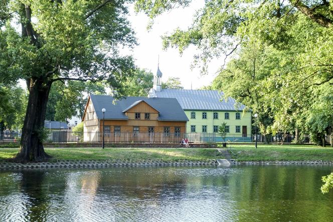 Widok na Centralne Muzeum Włókiennictwa i Łódzki Park Kultury Miejskiej