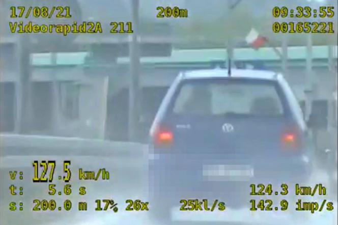 Zasuwał 127 km/h po mieście! Prawo jazdy miał od 4 miesięcy