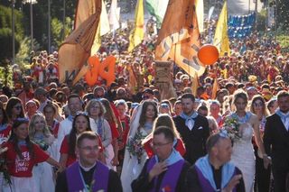 Polska w drodze. Na Jasną Górę przybędzie dziś 11 pielgrzymek pieszych