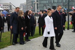 Marta Kaczyńska z rodziną i Nawrockimi uczciła pamięć ojca. Tego wcześniej nie było [ZDJĘCIA]