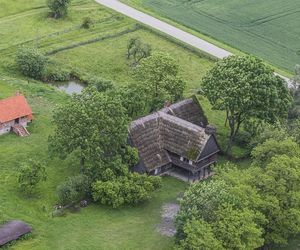 W Chrystkowie jest wyjątkowa chata mennonicka. Zbudowano ją w XVIII wieku, to unikalny przykład architektury olęderskiej