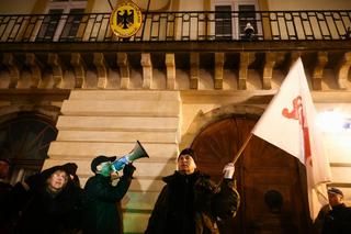 Pod Wawelem demonstracja w obronie Kamińskiego i  Wąsika