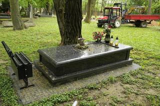 Poruszający widok na grobie Marii Teresy Kiszczak rok po jej śmierci [ZDJĘCIA]