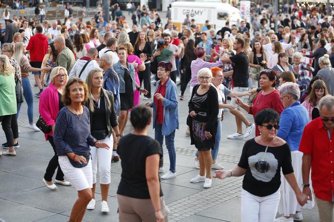 Potańcówka w centrum Katowic. Wyspiański znów porwał tłumy do szalonej zabawy