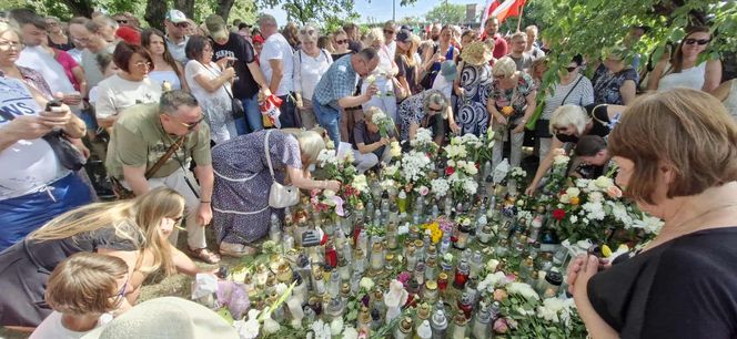 Marsz Milczenia dla Klaudii w Toruniu. „Niech nasza cisza przemówi głośniej niż słowa” [GALERIA]