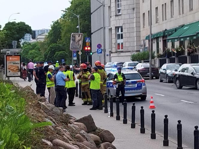 Ludzie usłyszeli huk, z okien buchnął pył. Runęła część zabytkowej kamienicy w Śródmieściu