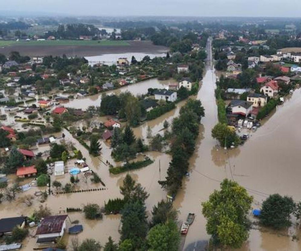 Pierwsze pieniądze dla powodzian wpłynęły już na konta gmin. Na jakie wparcie mogą liczyć mieszkańcy?