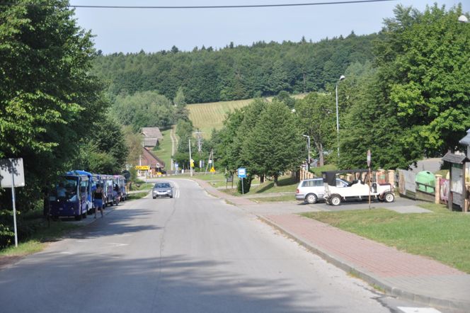 Huta Szklana, Święty Krzyż i okolice