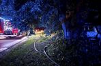 Śmiertelny wypadek pod Radomskiem. 42-latek nie żyje. Jego bus spłonął [ZDJĘCIA].