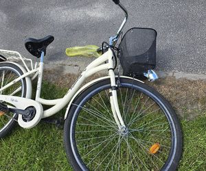 Samochód huknął w rowerzystkę! Kobieta nie przeżyła. Wszystko się nagrało