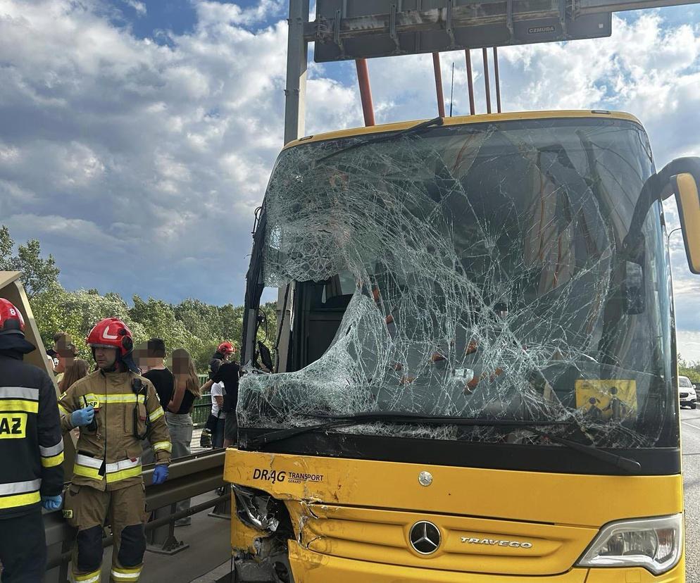 Dramatyczny wypadek autokaru w Warszawie! Ranne są dzieci 