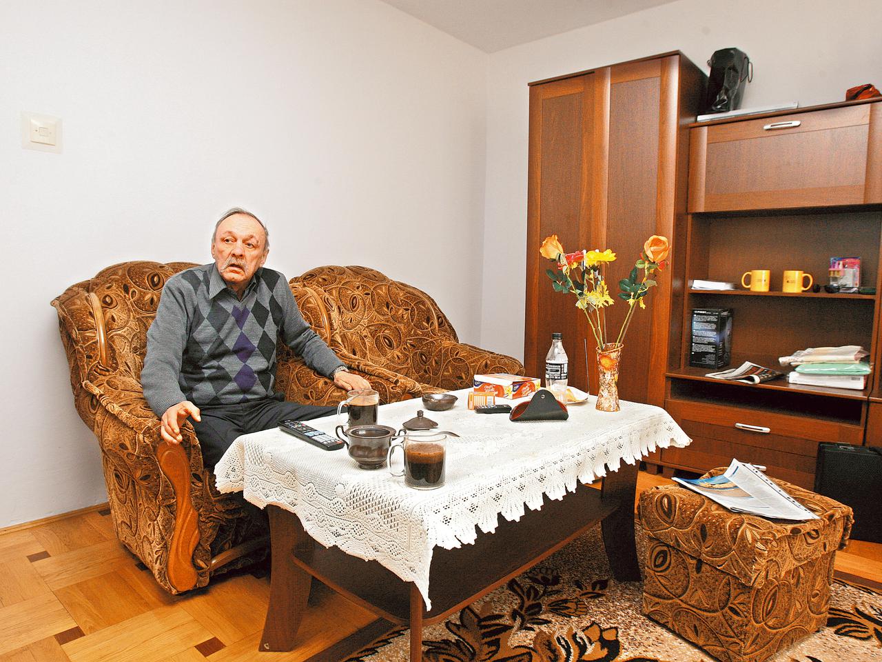 Bezdomny bogacz kupił mieszkanie