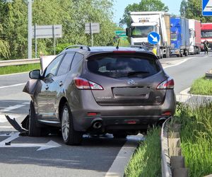 Peugeot i nissan roztrzaskane na drodze. Dramatyczny wypadek pod Sochaczewem 
